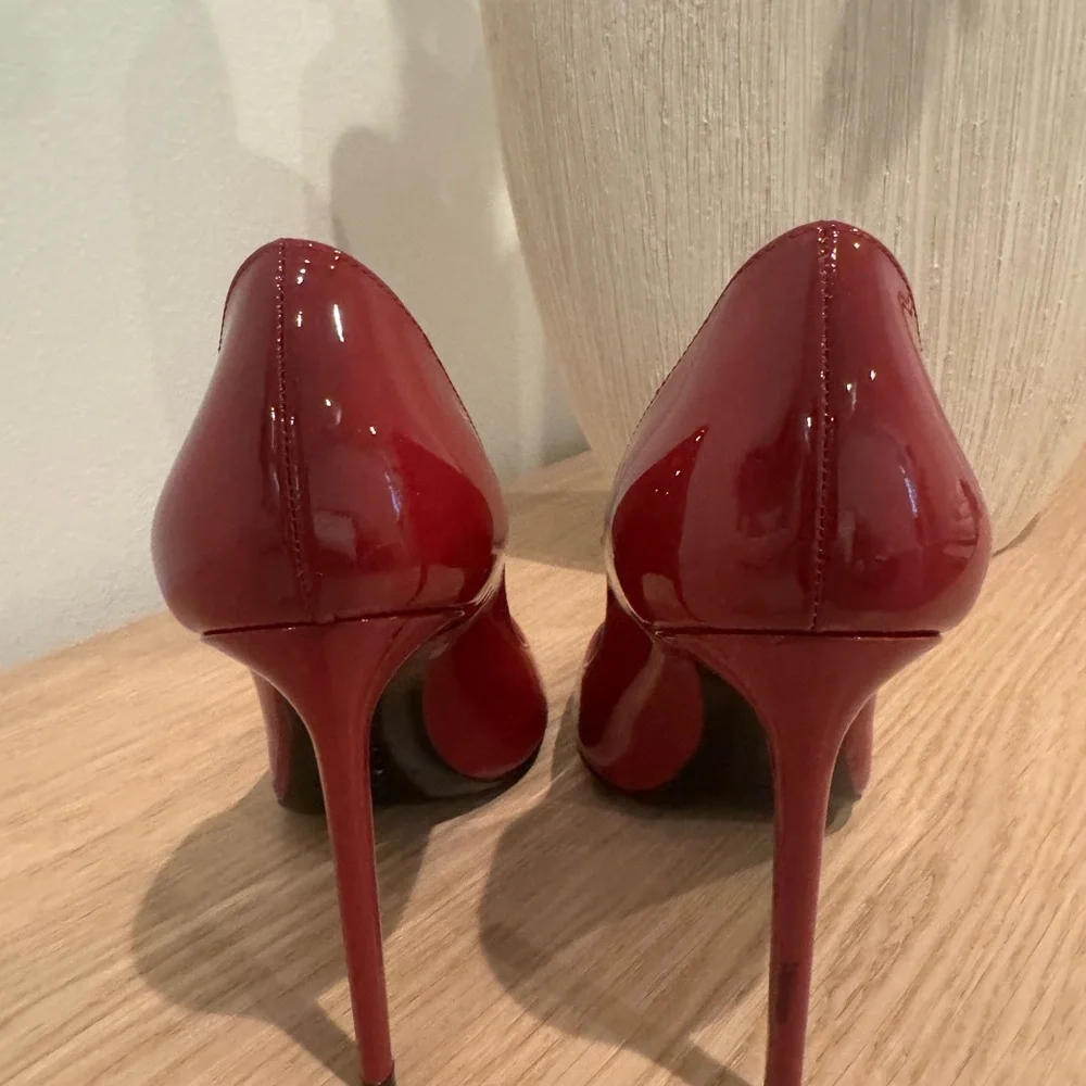 Saint Laurent Burgundy Patent Pointed-Toe Pumps - Picture 5 of 14